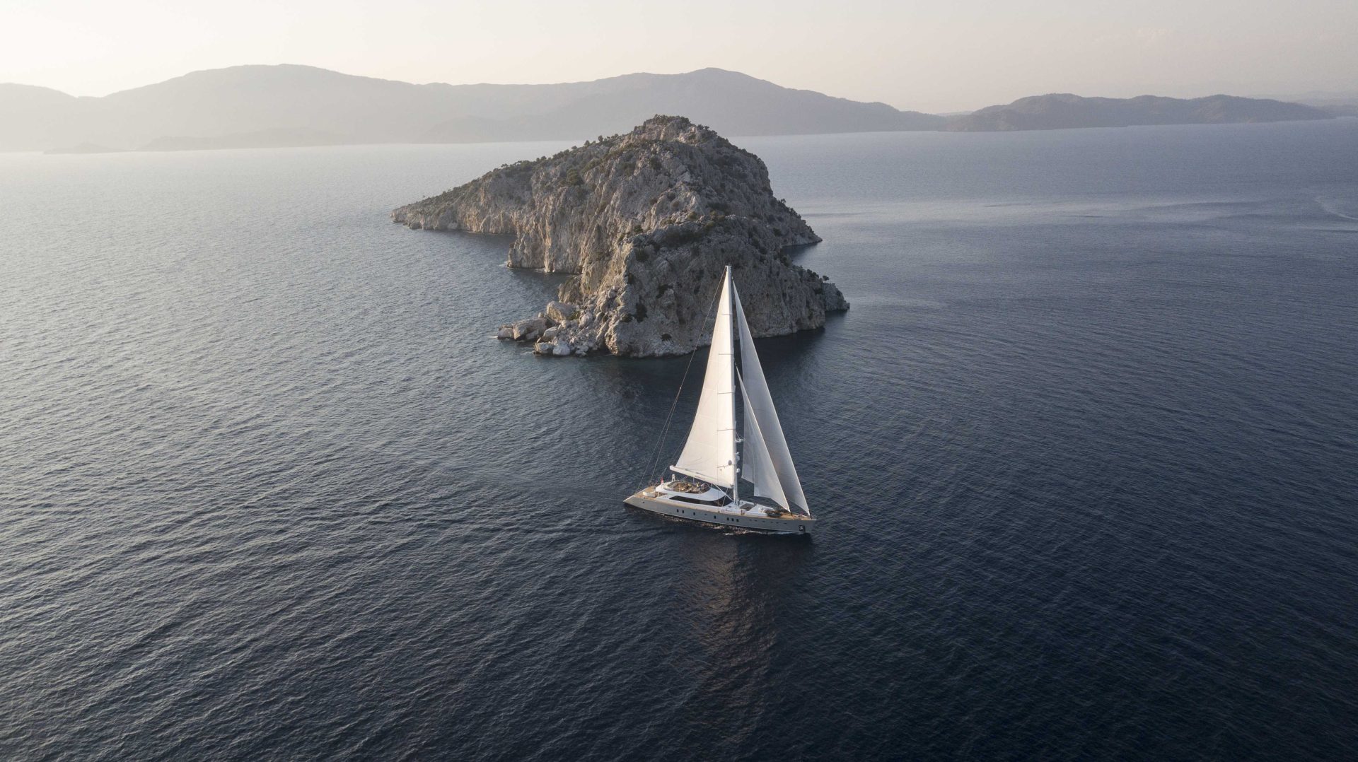 Sailing yacht